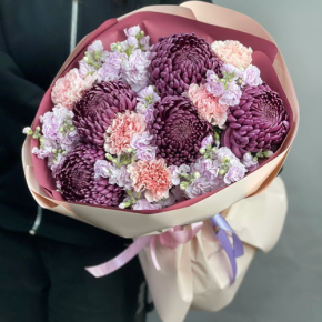 Букет "Софи" из хризантем Бигоуди, диантусов и ароматных маттиол в Электроуглях