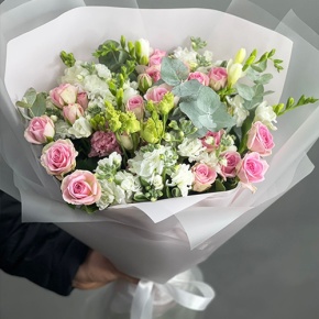 Букет "Особый случай " из ароматных маттиол, фрезий и кустовых роз в Электроуглях