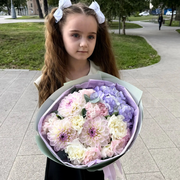 Букет на 1 сентября из сиреневой гортензии и георгин в Электроуглях