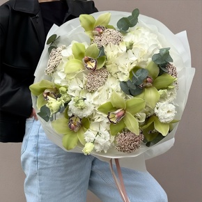 Букет "Эдем" из гортензии, орхидей, эустом, эвкалипта и озатамнуса в Электроуглях