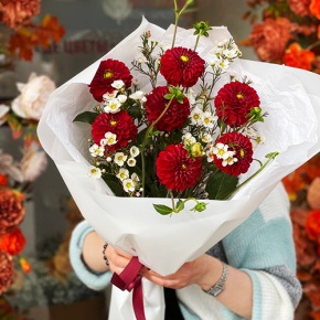 Букет "Марс" из георгин и хамелациума в Электроуглях