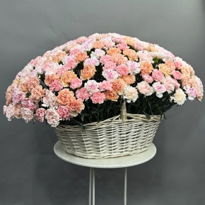 Композиция в корзине из 251 диантуса микс в Электроуглях