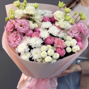 Букет "Задыхаюсь от нежности" из хризантемы, кустовых пионовидных роз, диантусов и эустом в Электроуглях