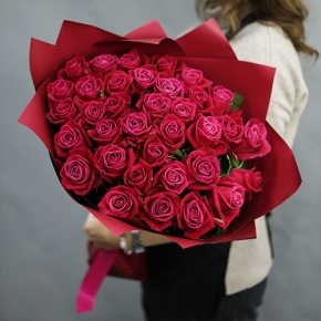 Букет из 35 малиновых роз Шангрила (50 см) в Электроуглях