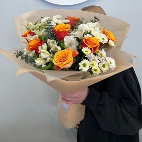 Букет "Апельсин" из роз и хризантем сантини в Электроуглях