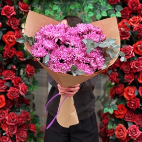 Букет  "Гармония" из 7 хризантем с эвкалиптом в Электроуглях