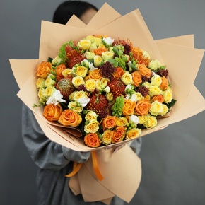 Букет "Осенние грёзы" из лейко, роз, фрезий, скиммии, молюцеллы и лейко в Электроуглях