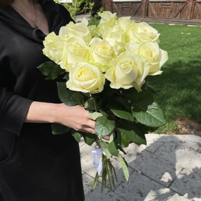 Букет из 11 белых роз (70 см) в Электроуглях