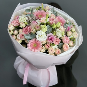 Букет "Я с тобой" из роз, эвкалипта, гербер, ароматных фрезий, озатамнуса, эустом и диантусов в Электроуглях