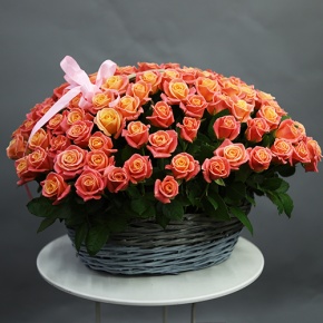 Композиция в корзине из 101 розы Мисс Пигги (50 см) в Электроуглях