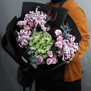 Букет "Бессоница" из хризантем Виена, сафари, кустовых роз, Голландской гортензии и эрингиума в Электроуглях