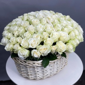 101 белая роза в корзине (40 см) в Электроуглях