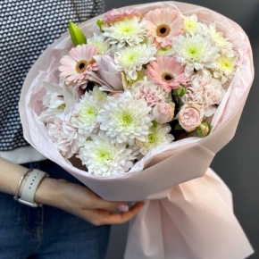 Букет "Дружба" из хризантемы, пионовидной лилии, гербер, диантусов и кустовых роз в Электроуглях