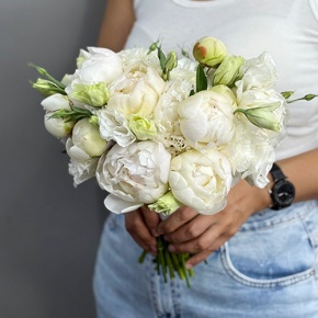 Свадебный букет из эустом и пионов в Электроуглях