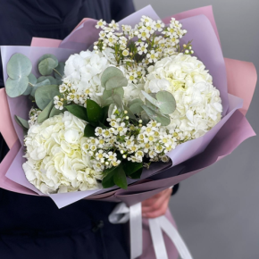 Букет "Суприм" из гортензий и хамелациума в Электроуглях