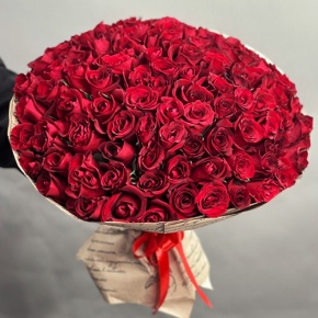 Букет 101 красная роза Кения в крафте (50 см) в Электроуглях