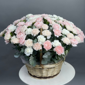 Композиция в корзине из 101 диантуса микс в Электроуглях