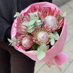 Букет из 5 протей и эвкалипта в Электроуглях