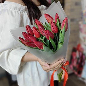 Букет из 15 красных тюльпанов в Электроуглях