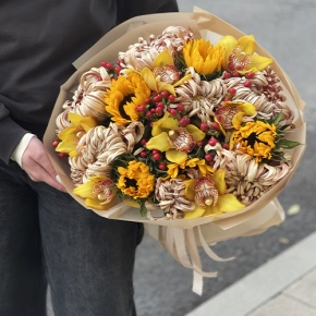 Букет "Биркин" из подсолнухов, орхидей, гиперикума, хризантем Виена в Электроуглях