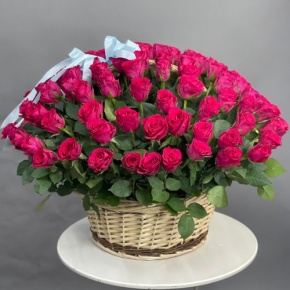 Композиция в корзине из 151 малиновой розы в Электроуглях