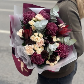 Букет "В каждом мгновении" из хризантем Бигоуди, кустовых роз, сафари, гербер Экзотик и диантусов в Электроуглях
