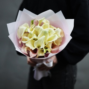 Букет из 25 калл нежный микс в Электроуглях