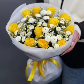 Букет "Синди" из лимонных роз, ромашек и хризантем сантини в Электроуглях