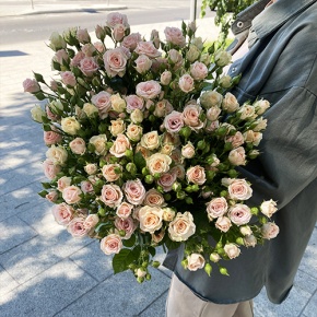 Букет из 31 кустовой розы микс (70 см) в Электроуглях