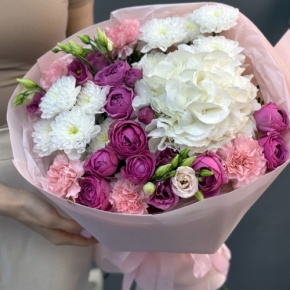 Букет "Вуаль" из хризантемы, кустовых пионовидных роз Мисти Баблз, диантусов, Голландской гортензии и эустом в Электроуглях