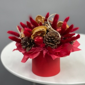 Композиция в шляпной коробке "Глинтвейн" из шишек, корицы и лагуруса в Электроуглях