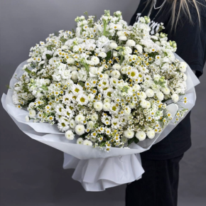 Букет "Эдем" из хризантем, маттиол и ромашек в Электроуглях