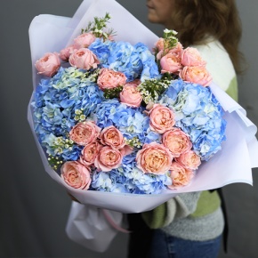 Букет "Тону в твоих глазах" из кустовых пионовидных роз Джульетта, хамелациума и гортензий в Электроуглях