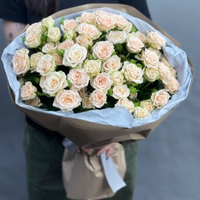 Нежный букет из 17 кремовых кустовых роз (60 см) в Электроуглях
