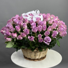 Композиция в корзине из 131 кенийской розы (40 см) в Электроуглях