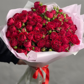 Букет из 17 красных кустовых пионовидных роз (50 см) в Электроуглях