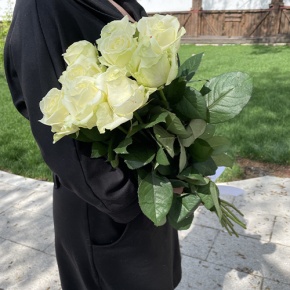 Букет из 9 белых роз (70 см) в Электроуглях