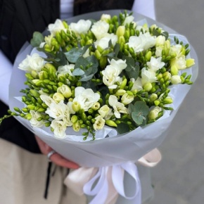 Букет из 51 белой фрезии в Электроуглях