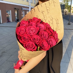 Букет из 15 роз Шангрила в крафте (60 см) в Электроуглях