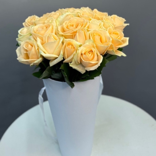 25 кремовых роз в конусе в Электроуглях