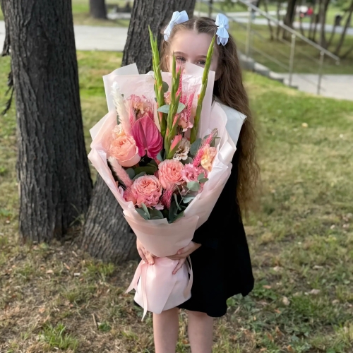 Букет на 1 сентября с гладиолусами, розами и антуриумом в Электроуглях