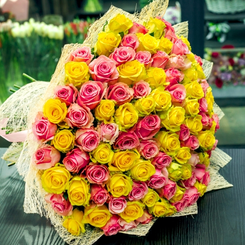Букет из 101 розовой и лимонной розы (50 см) в Электроуглях