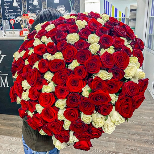 Букет 151 роза красный и белый микс (60 см) в Электроуглях