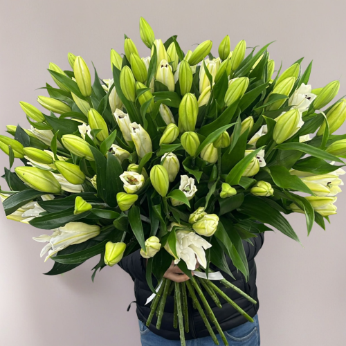 Объемный букет из 27 ароматных белых лилий в Электроуглях