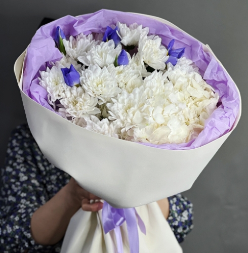 Букет "Грация" из ирисов, гортензии и кустовых хризантем в Электроуглях