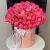 Композиция в шляпной коробке из 113 пионов Корал Шарм в Электроуглях Композиция в шляпной коробке из 113 пионов Корал Шарм в Электроуглях