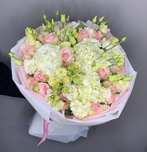Букет "София" из гортензий, эустом и роз в Электроуглях