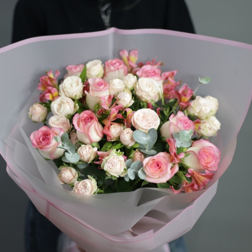 Букет "Розовый фламинго" из роз, альстромерии и эвкалипта в Электроуглях